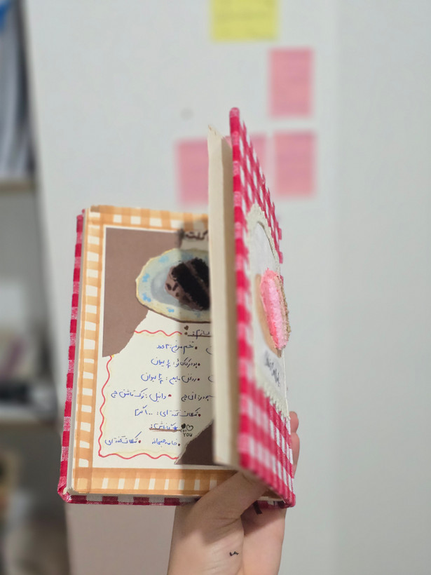 ژورنال آشپزی دستساز طرح کیک صورتی چهارخانه 🍰🧵