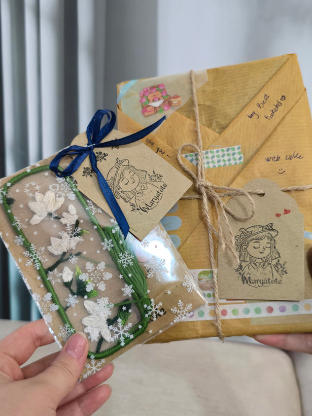ژورنال گلدوزیشده بابونه با نام سفارشی 🌼